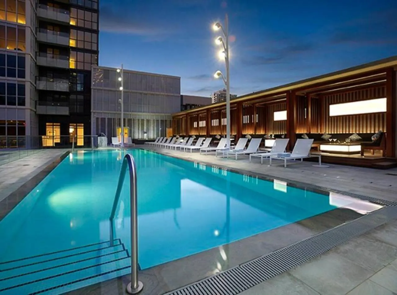 Luxury Condo Beside Cn Tower In Heart Of Toronto